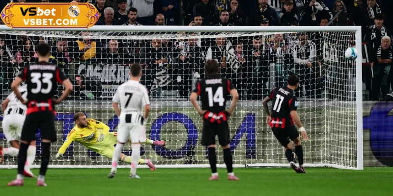 Allegri dặn sút thấp nhưng Pulisic sút bóng vọt xà